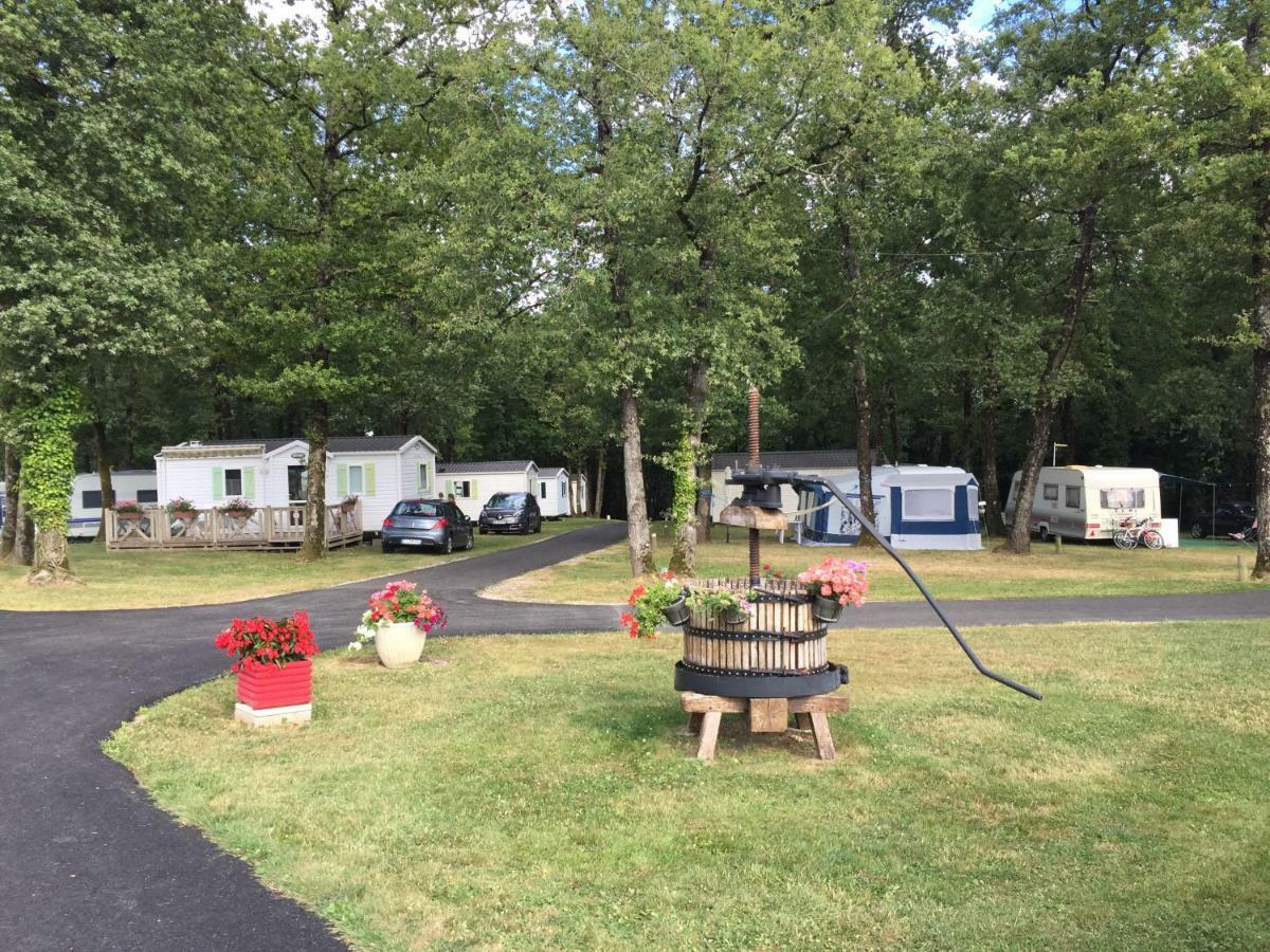 Hotel Camping Les Petites Minaudieres Saint-Sauveur  Exterior foto